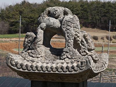 서산 김두징 묘비 상부 썸네일 이미지